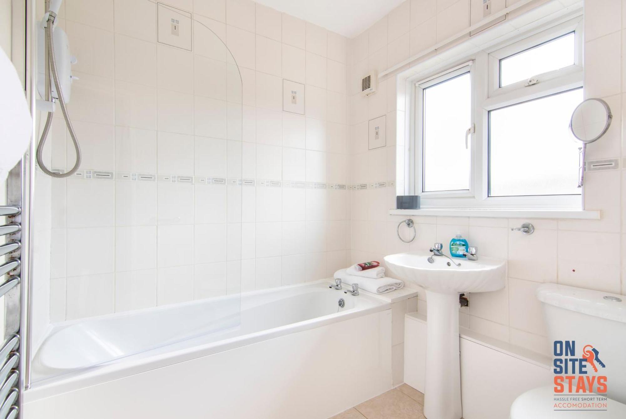Onsitestays - Cosy 2-Bedroom Apartment With Private Entrance & Long Stay Prices Грейвсенд Экстерьер фото