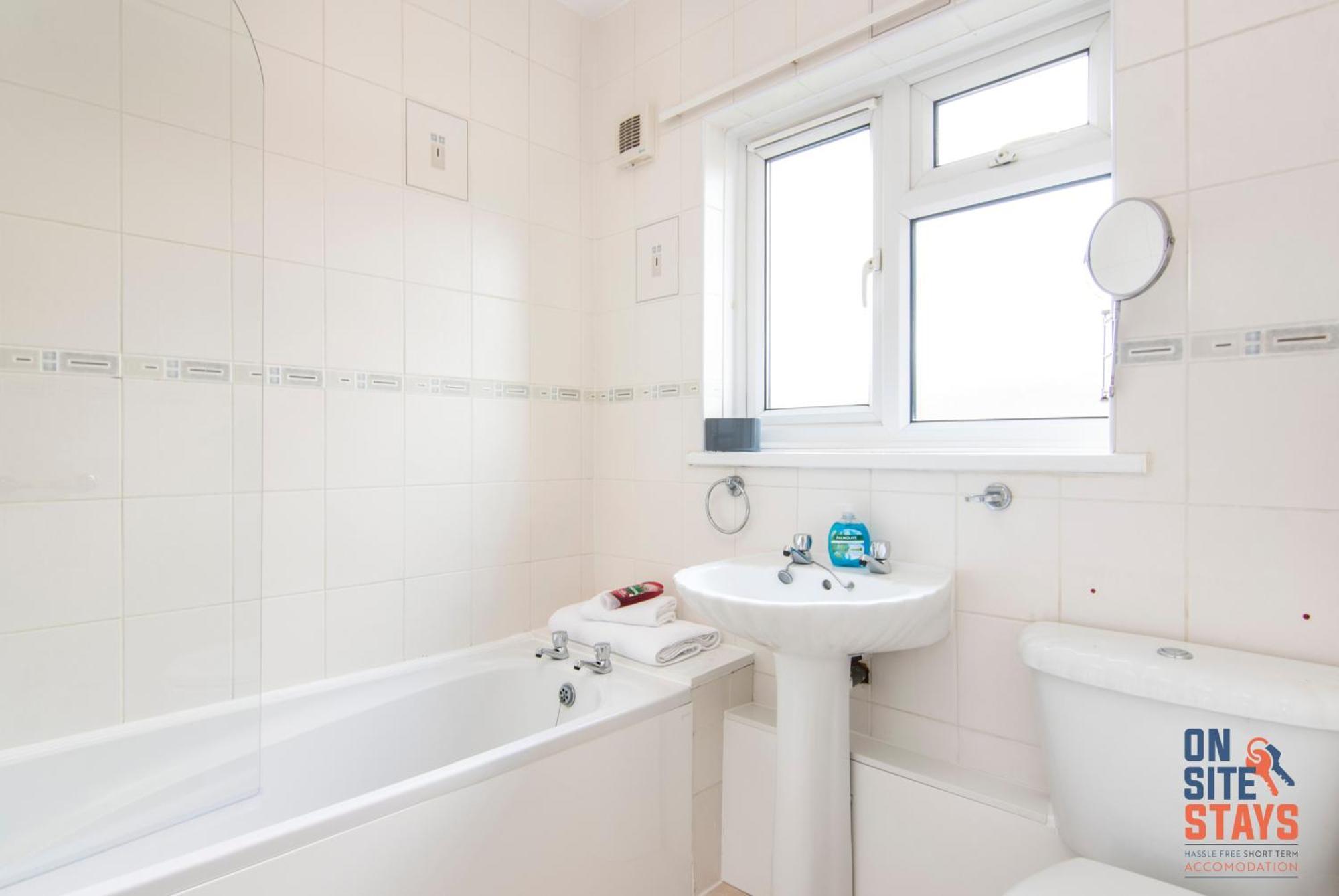 Onsitestays - Cosy 2-Bedroom Apartment With Private Entrance & Long Stay Prices Грейвсенд Экстерьер фото